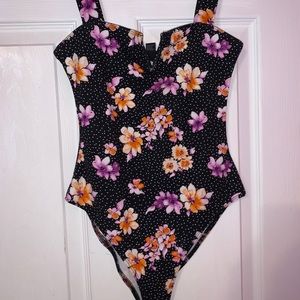 Adorable floral body suit.